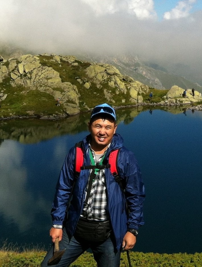 必赢3003no1线路检测中心创新论坛第一千八百三十八讲：Tectonic evolution of the high-and ultrahigh-pressure (HP-UHP) metamorphic complexes, Kyrgyz Tianshan Mts.